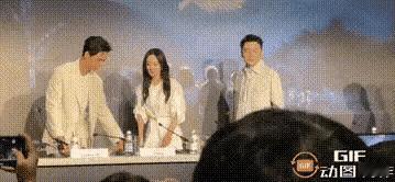 品《酱园弄》的入座顺序，看娱乐圈的人情世故《酱园弄》戛纳发布会正式开始前，主创人
