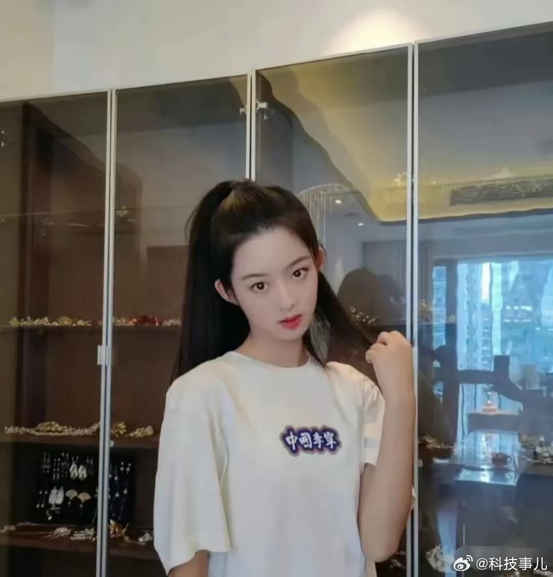 媒体评黄杨钿甜不必陷入自证怪圈这么多疑点，还要捂嘴不让人说话？让人说话天塌不下来