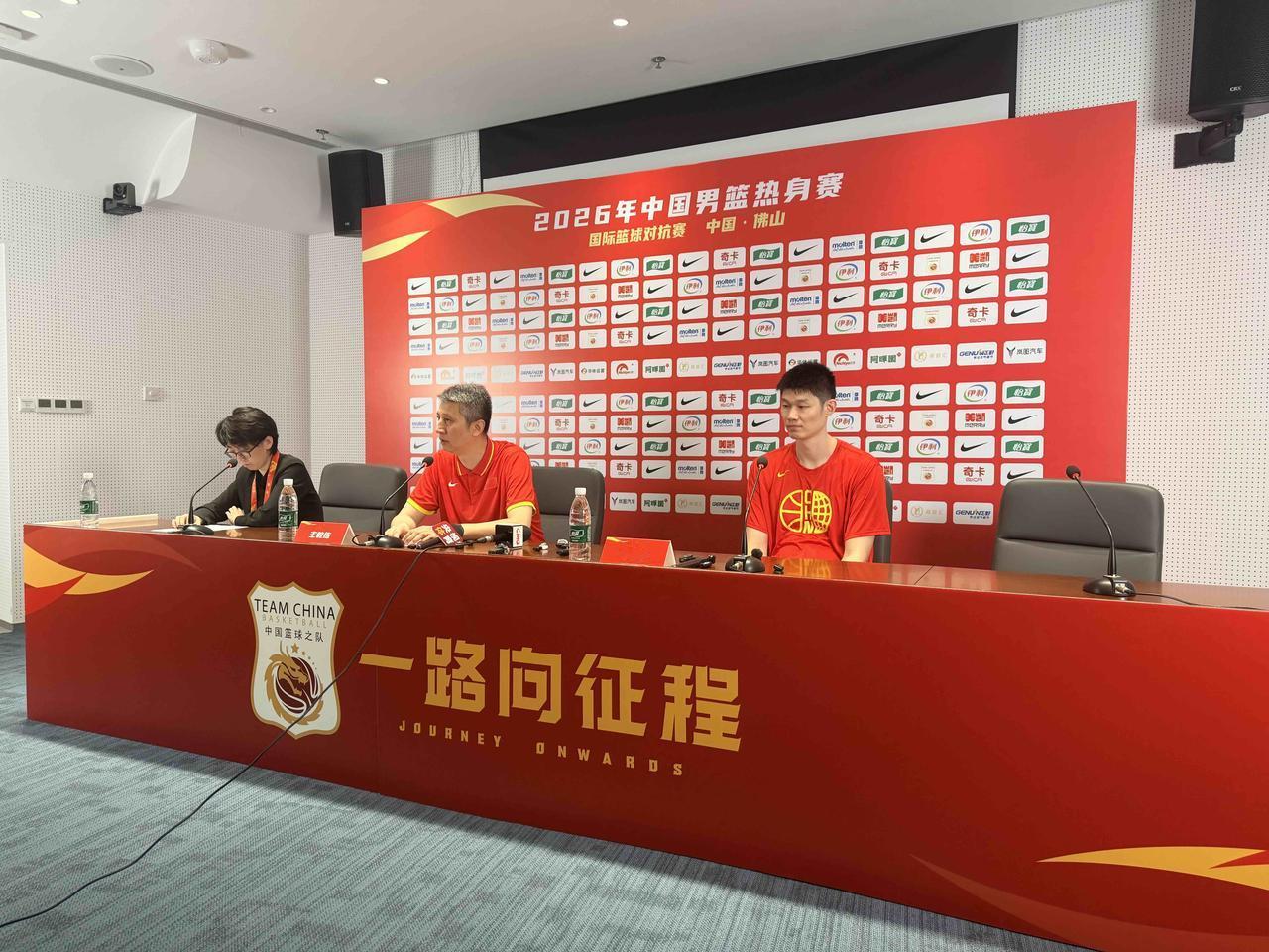 杨瀚森正式归队，郭士强已为他布置新任务。今日早些时候，杨瀚森与中国男篮会合，并参