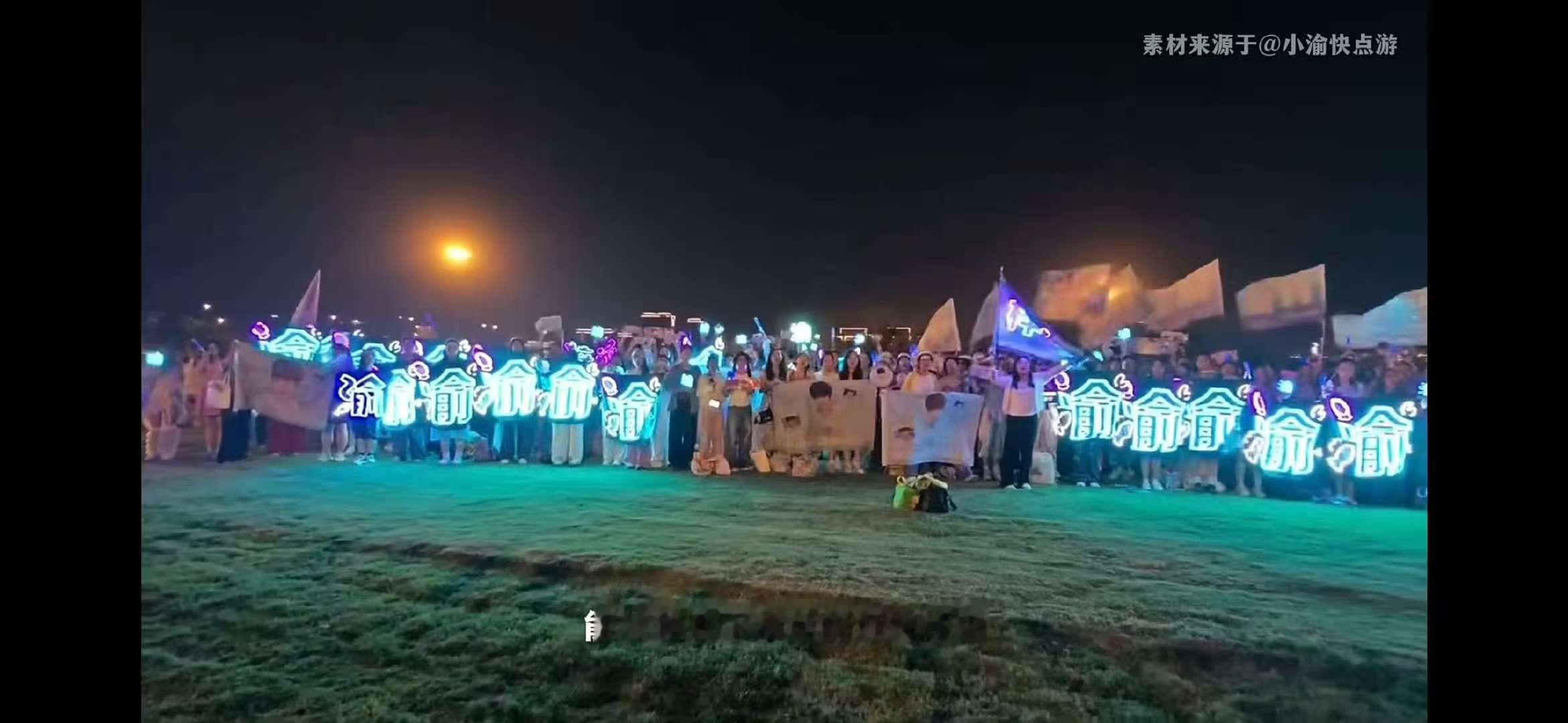 梓渝音乐节发色和粉丝呼应梓渝音乐节发色 梓渝音乐节发色和粉丝呼应 好用心啊 ​​