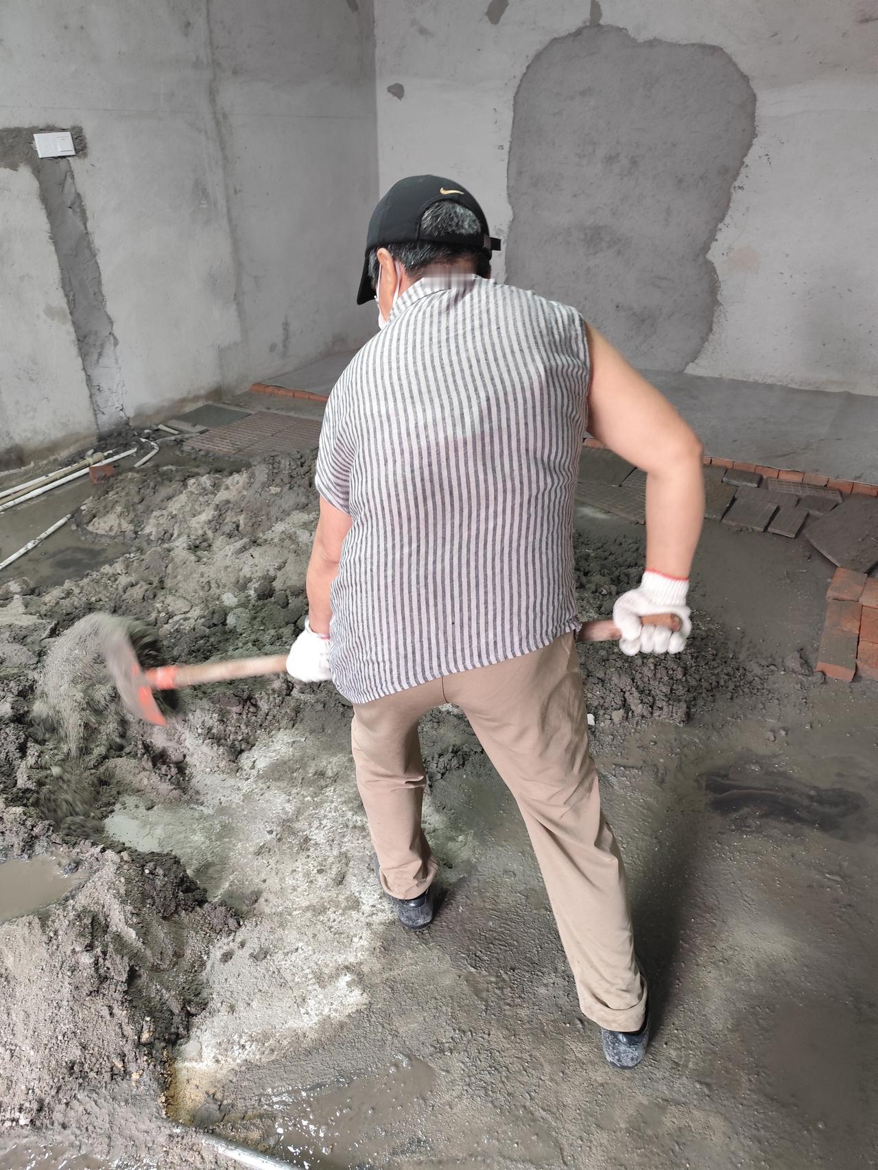 快了，快完工，要开业了。

我和阿姨说好了，店开业后过来这里上班，她说可以的。