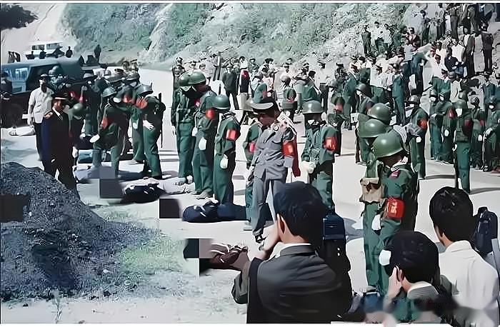 1983年，严打期间，郊外刑场上公开执行死刑的震撼场面！为了震慑宵小，所以这次行