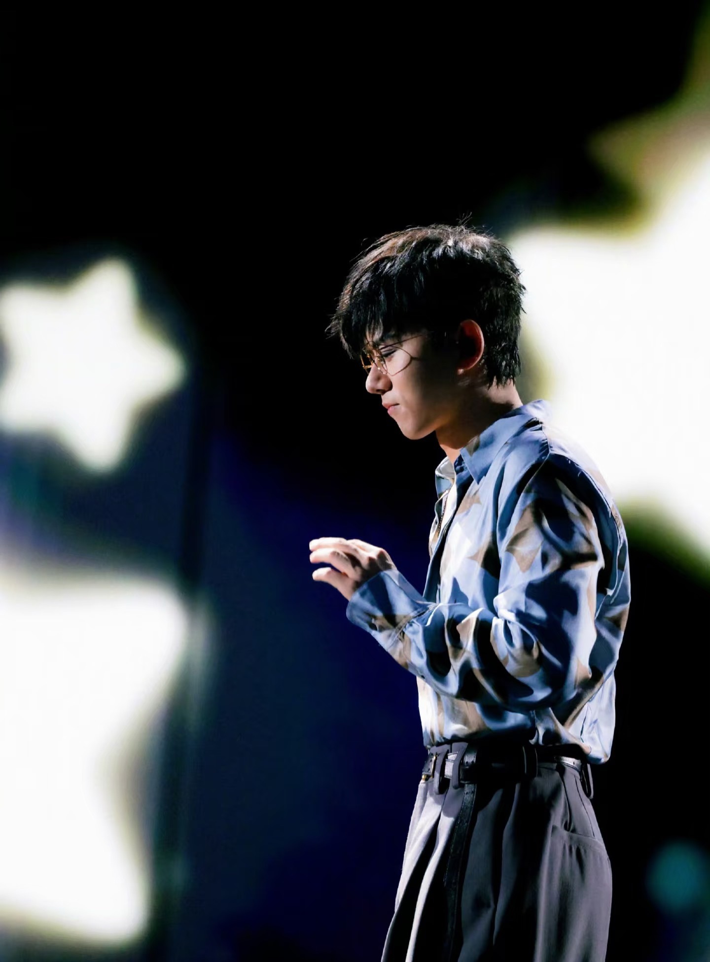 张杰都43了还要回应感情问题张杰都43了还要回应感情问题，心疼杰哥三秒钟，真是无