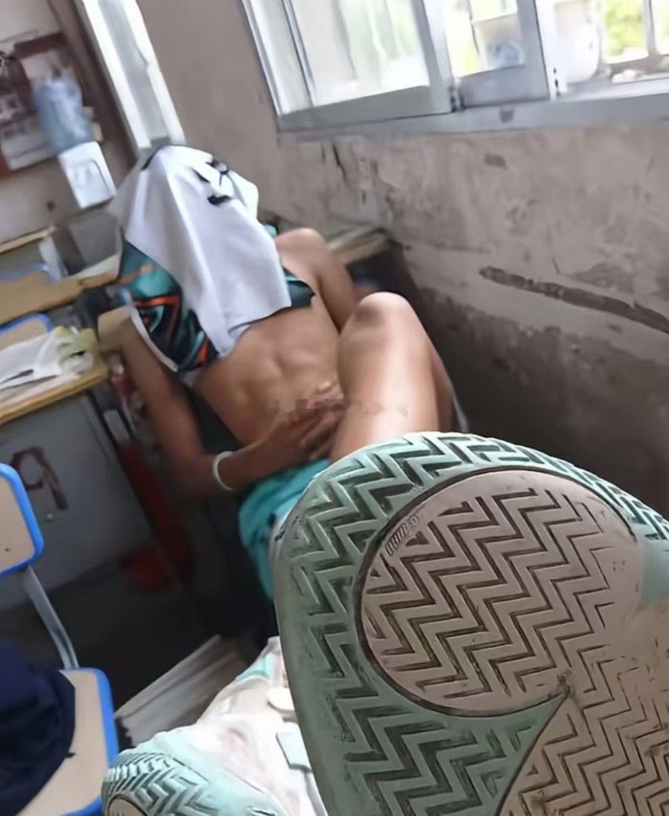 黑皮薄肌体育生的日常plog ​​​