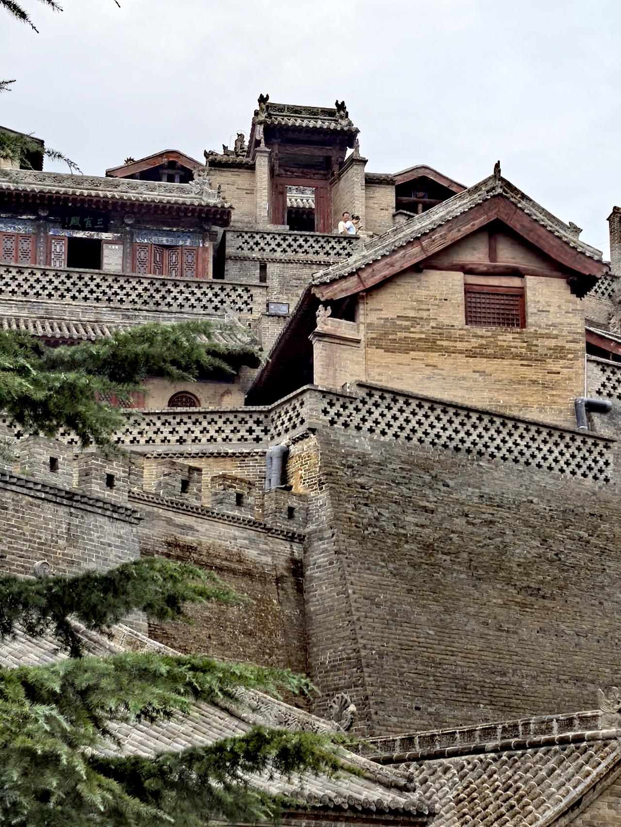 山西运城夏县有个堆云洞，虽说是4A级景区，知道的人却不多。我们是8月份暑假期间去
