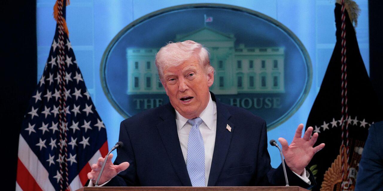 美国总统特朗普最新表态推翻了此前“对伊军事行动已结束”的说法。

在媒体采访中，