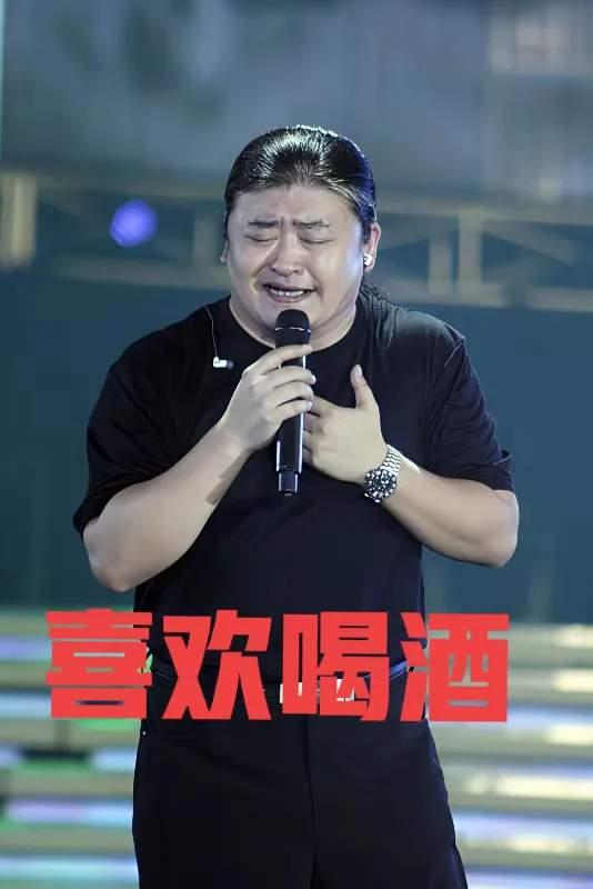 刘欢离世的消息刚出来，网上立刻冒出来一堆“喝酒喝死的”论调，把他多年前的股骨头坏