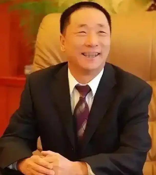 任铁柱大肆修庙是在保佑自己，还是在保佑矿工呢？！

你说他保佑矿工吧，他偷偷地在