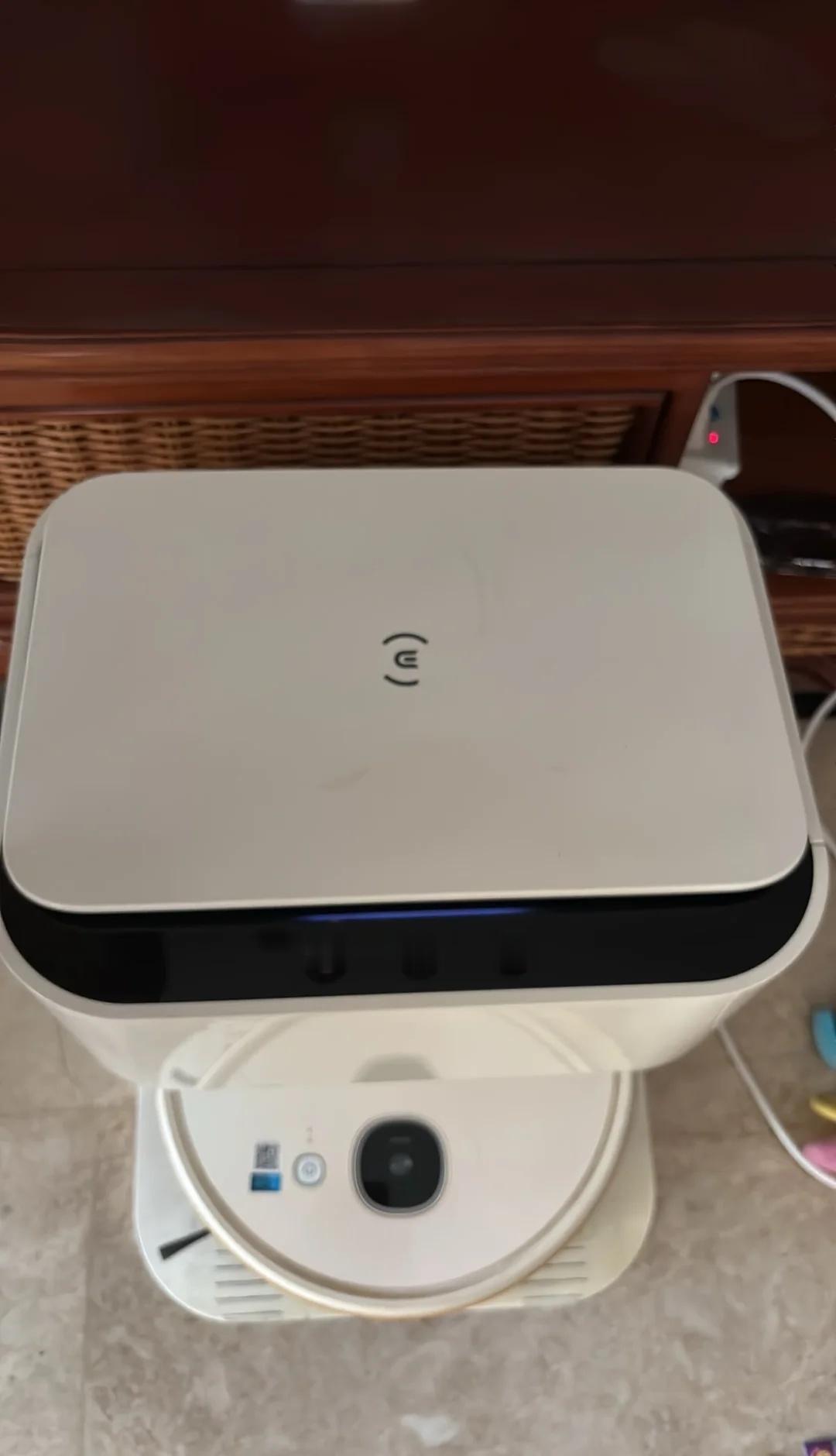 科沃斯扫地机器人罢工后，小红书是无所不能
不充电不启动不连Wi-Fi，过了保修期