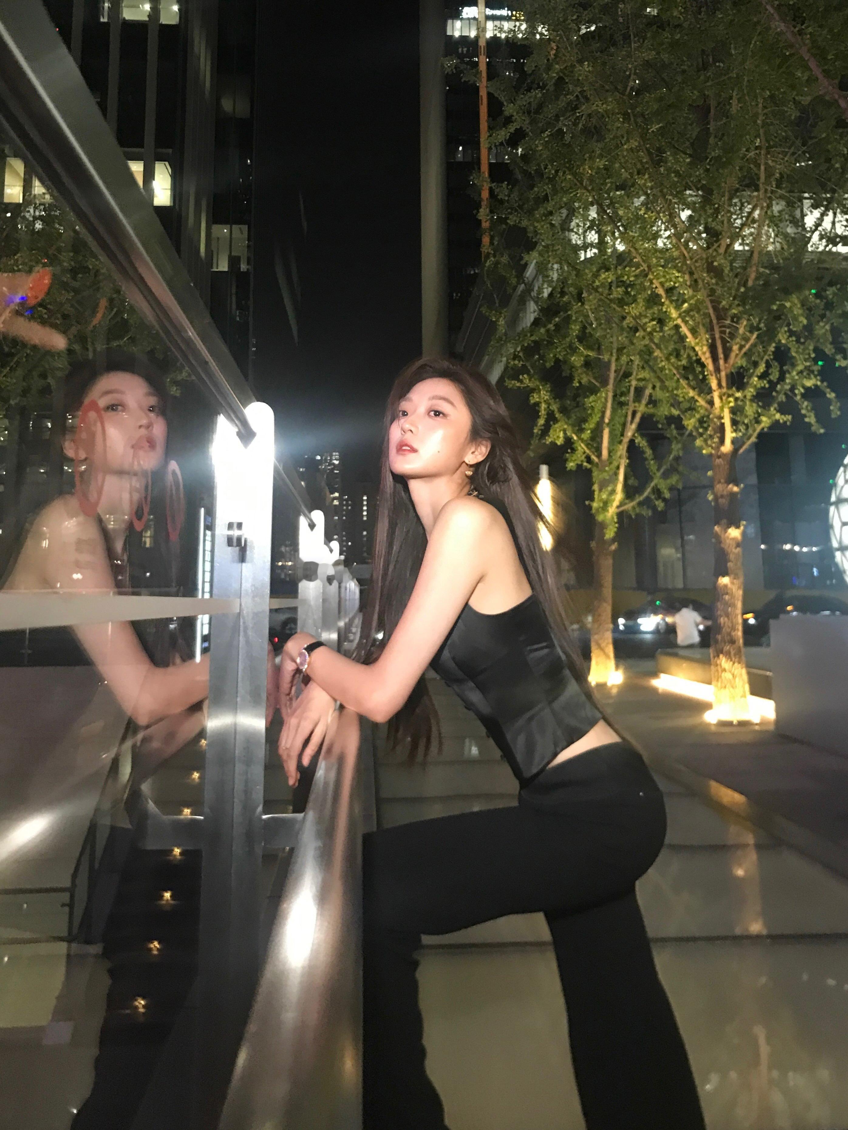 孙千 INS更新🖤🤍·孙千片场做卷腹孙千早春晴朗涨粉22万 ​​​