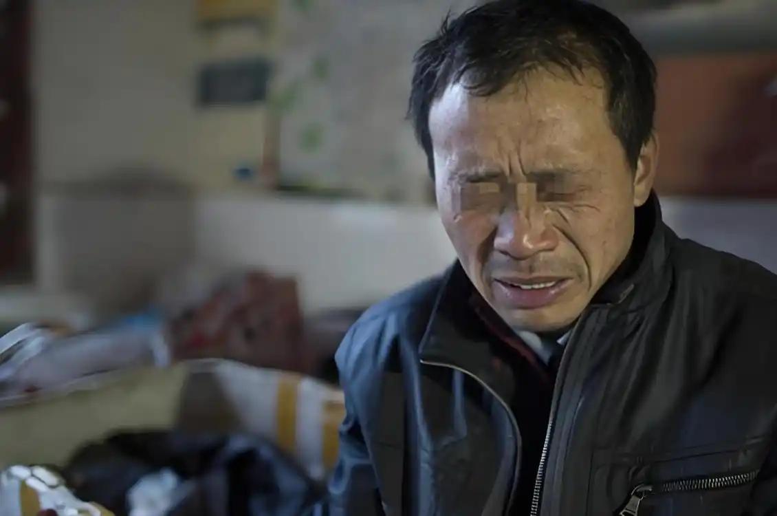 因为怀疑儿子不是亲生，男子狠心断绝父子情分，整整四十年对儿子不管不顾。男子晚年身