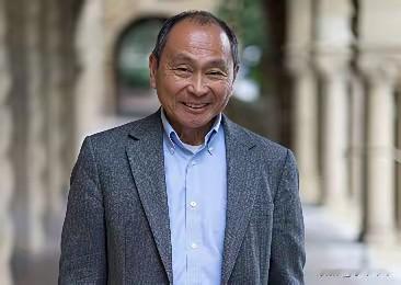 福山，不仅承认了自己的错误，甚至越来越进步，直接指出美国可能让位了。
美独立迎来