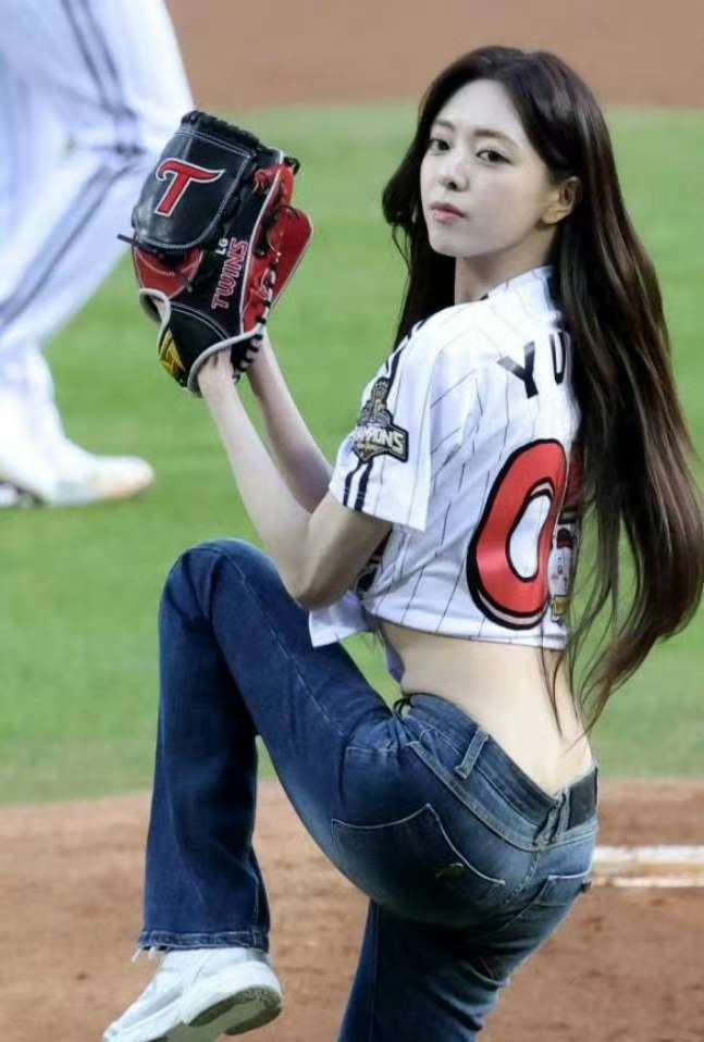 申有娜蚕室开球申有娜棒球开球    申有娜开球！ 