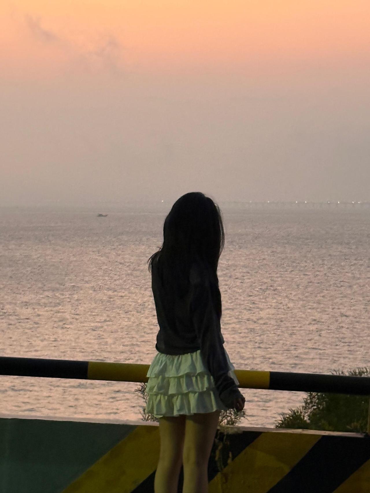 一位教育学家说：

“管孩子，
越小越要严管，

越大越要放手。”

小时候不管