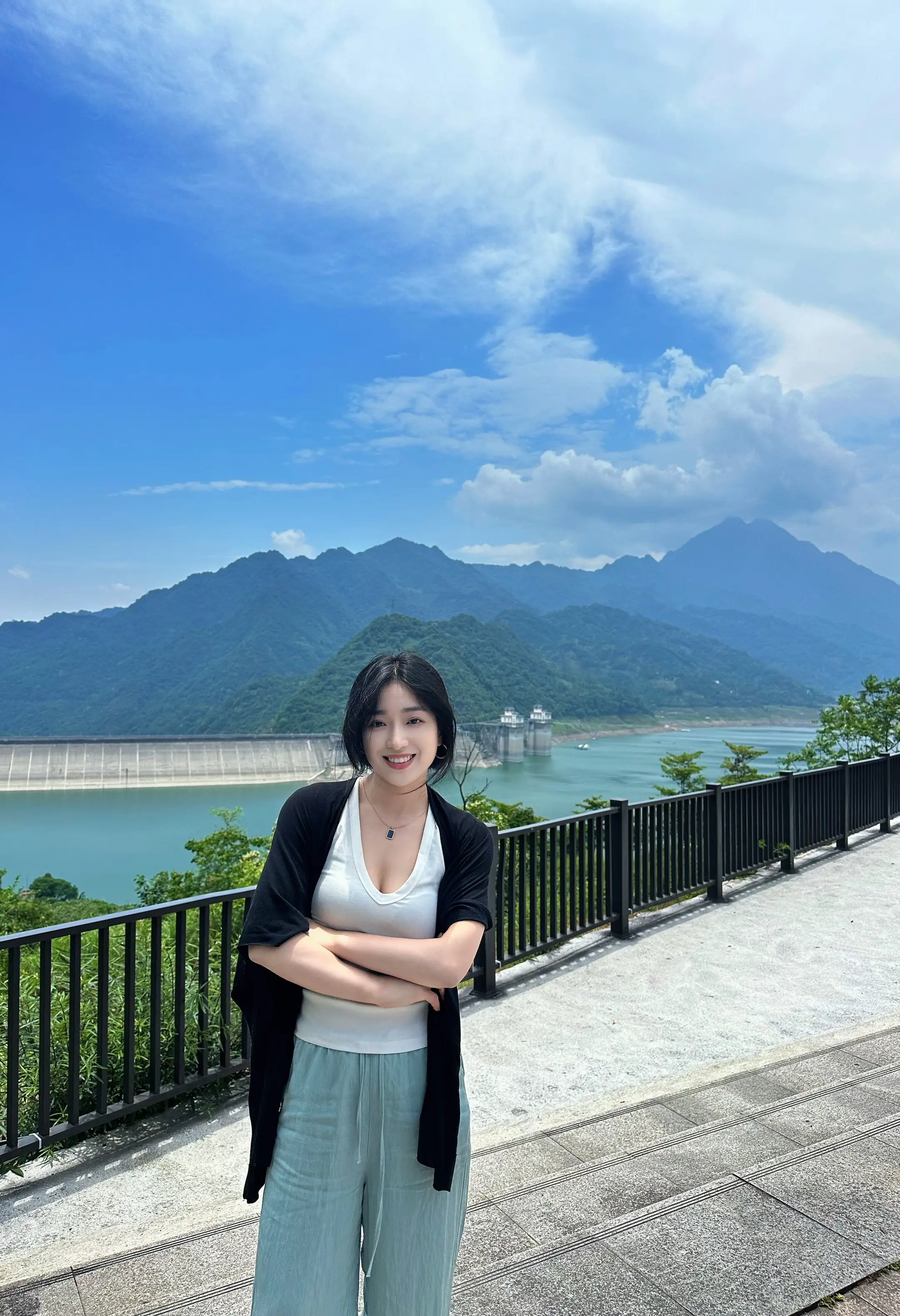 彻底看清楚山的时候 其实已经站在山之外了 懂者和弃者不必多言