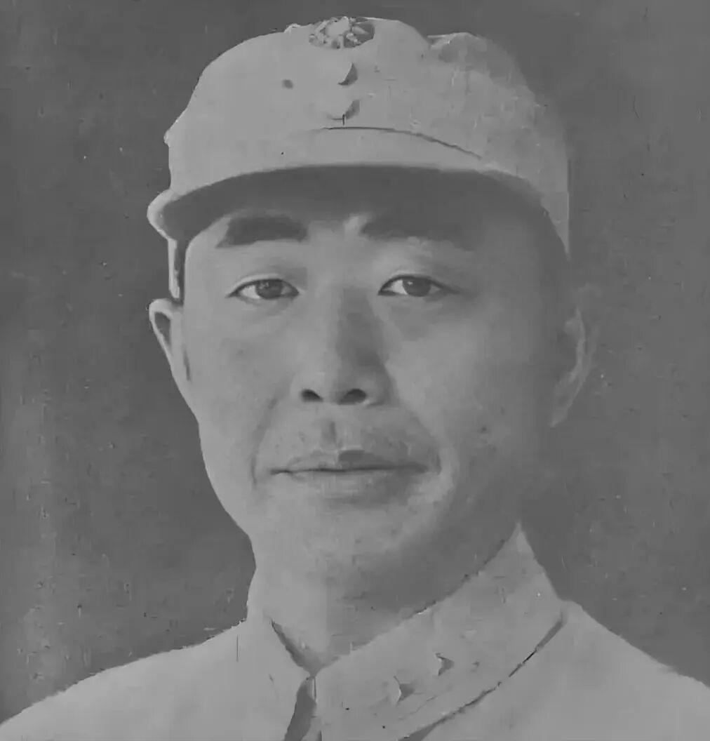 陈明仁将军回忆  顶撞蒋介石经过  一



1941年冬，我奉命率领预备第二师
