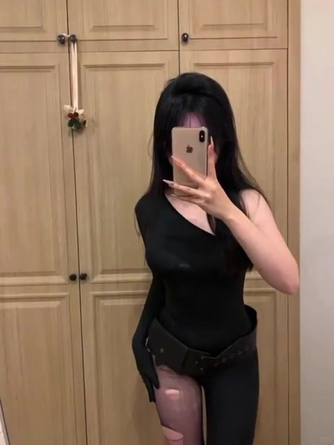 你摸摸我的衣服，看看是不是做你对象的料子 