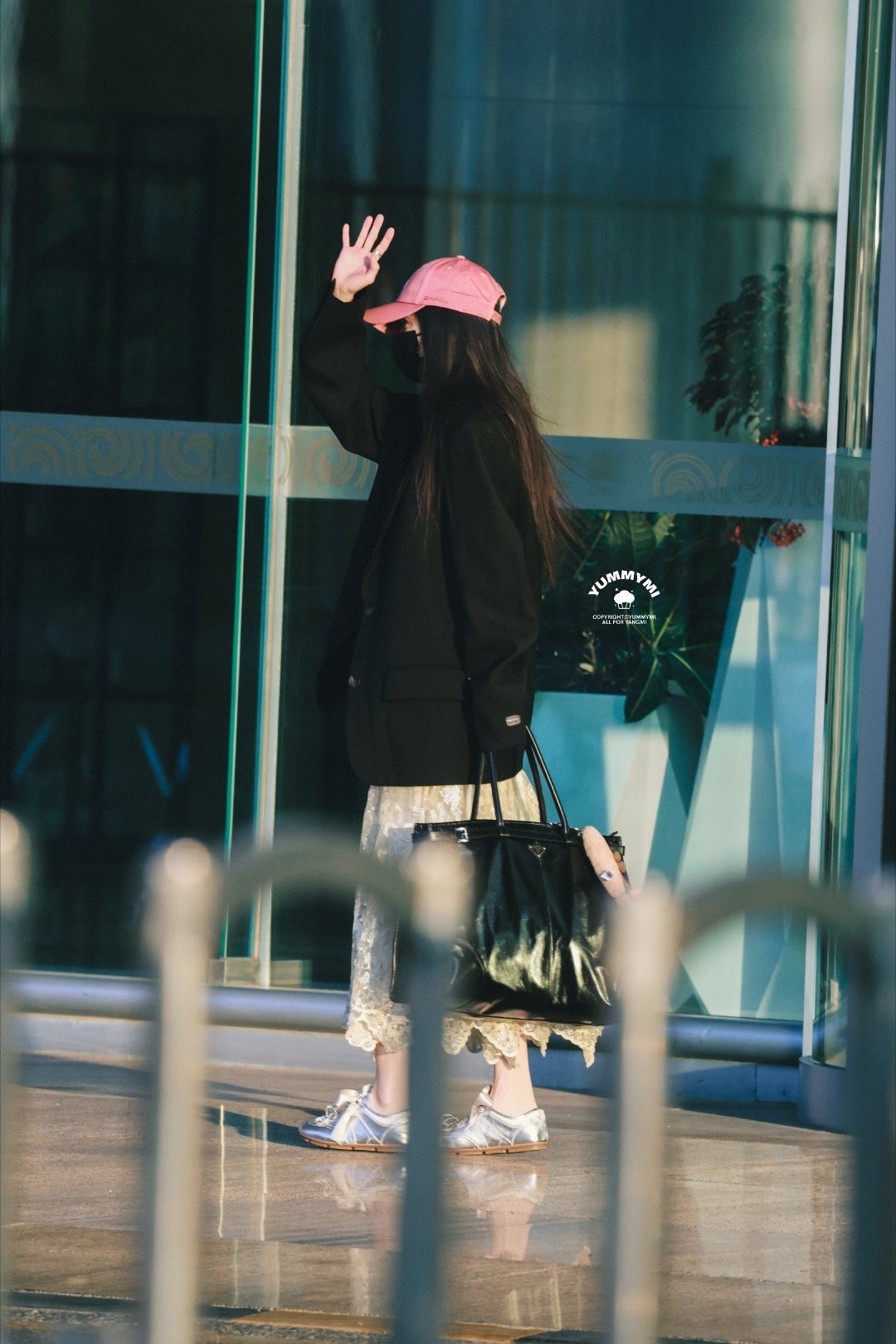 杨幂江山大同出发进组 杨幂事业粉爽爆了 新剧又是一人分饰两角 燥候杨幂的精彩表演