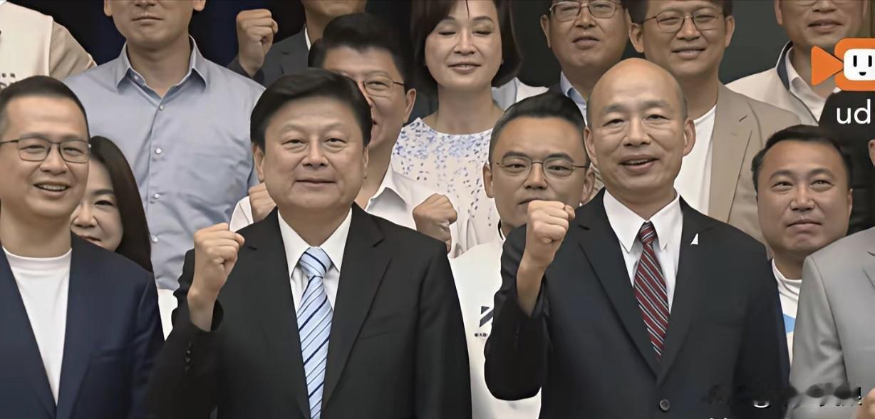 台媒体报道，韩国瑜和傅崐萁两同框解心结。

小编认为同框是同框了但未必能解心结，