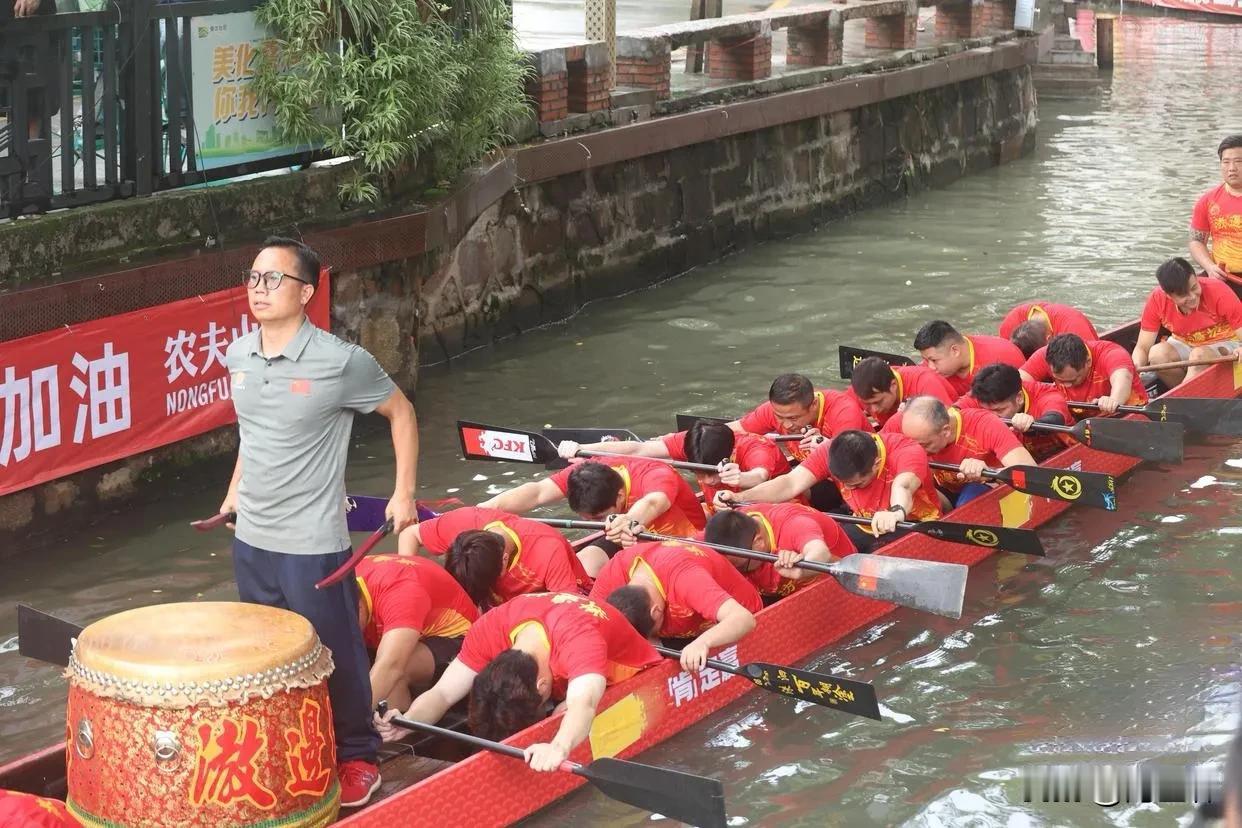叠滘漂移：水上F1的速度与传承
在佛山叠滘的九曲河涌，我见证了一场惊心动魄的“水