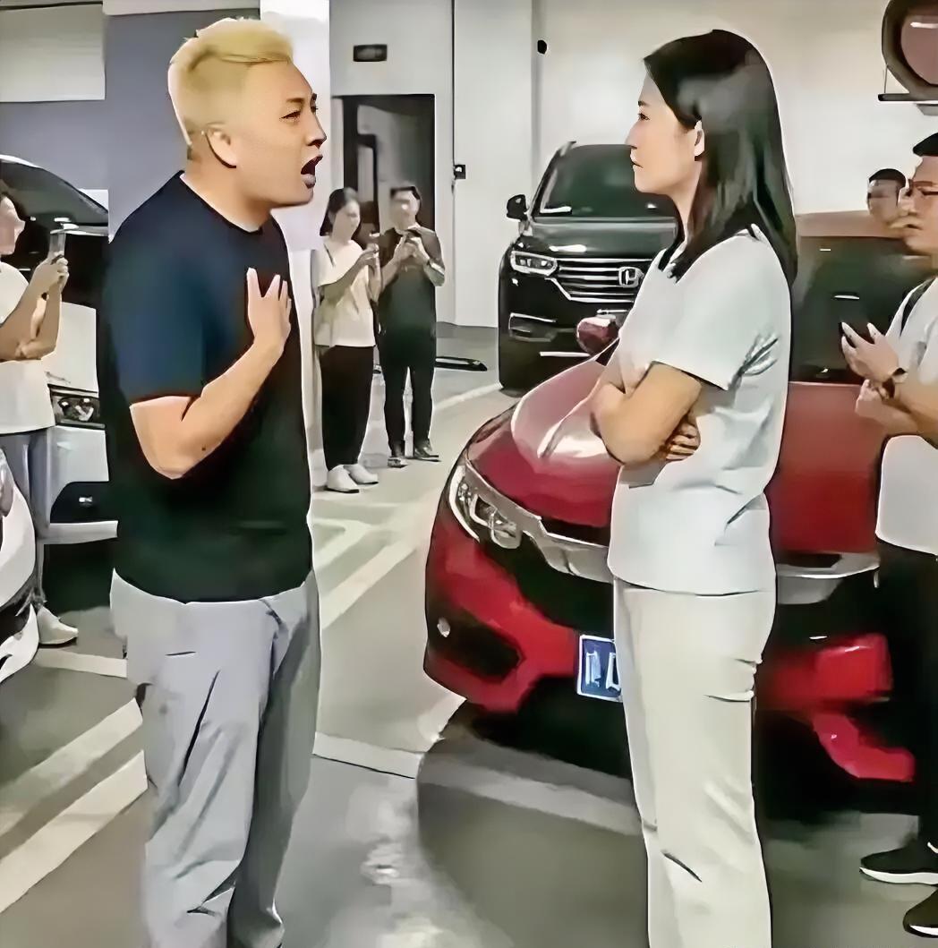 彭女士被停职之后，之前藏着的各种私事全都被扒出来了，就连她的婚事，现在看着也岌岌