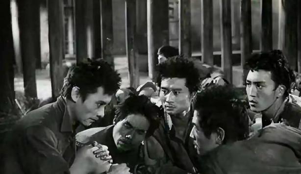 1948年，10多名地下党因越狱失败被拉去枪毙，走不动在途中被枪毙，仅有4人走到