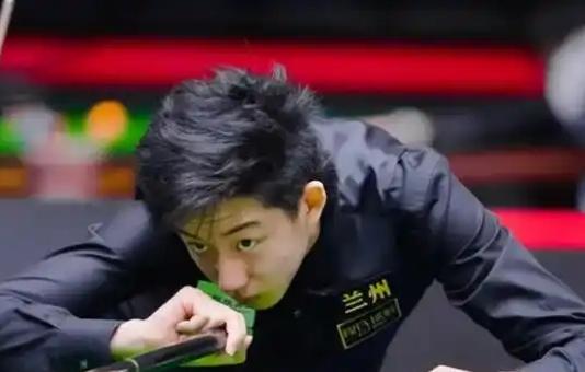 势均力敌，吴宜泽5-4领先希金斯，首冠还需努力！
       斯诺克国锦赛决赛