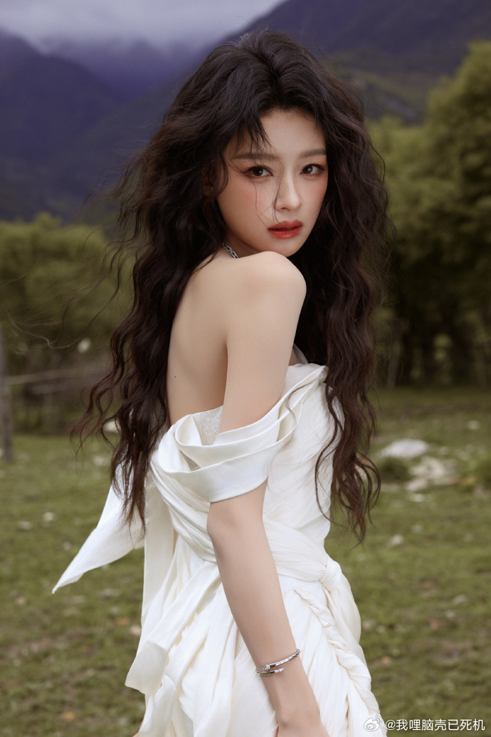 孙怡VOGUE活动造型孙怡森野大片 孙怡VOGUE活动造型，孙怡森野大片，是羊毛