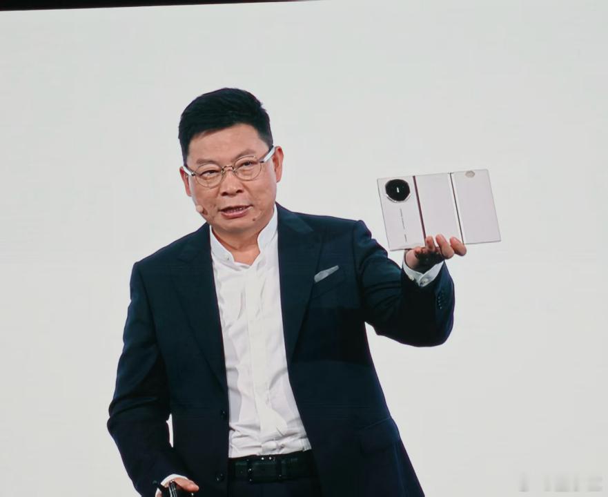 华为三折叠1万8起麒麟9020加持华为迎来麒麟9020性能提升36%加量不加价，