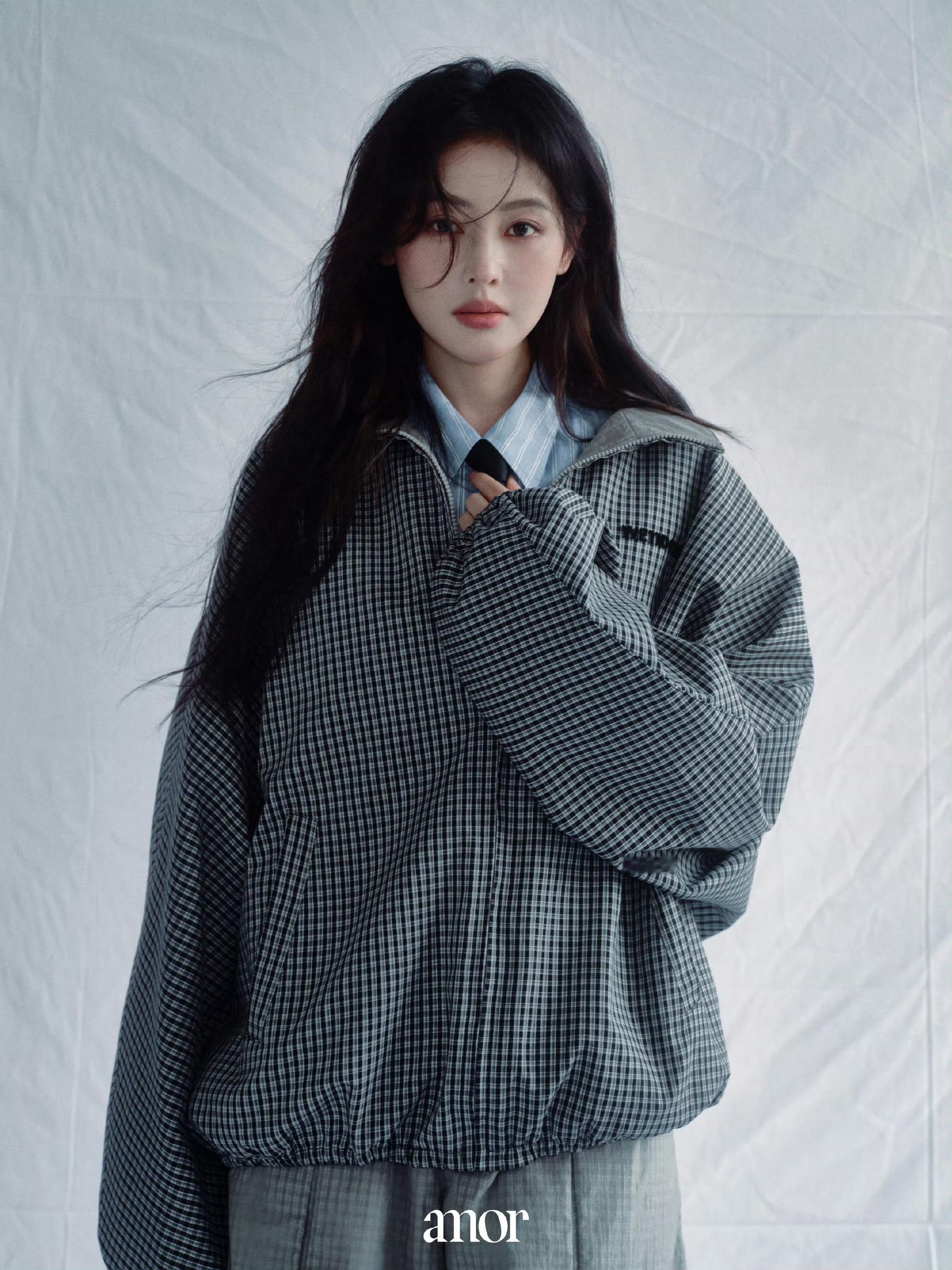 张天爱  欢迎阅读《AmOrFashionBook》第二十五期.2026春日特辑
