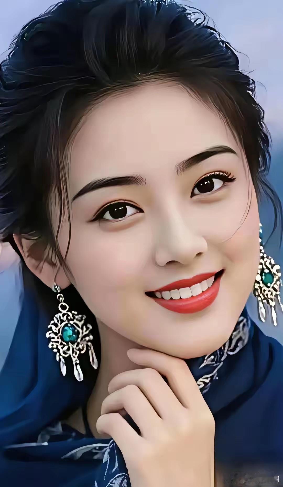 俏小妞闭月羞花。