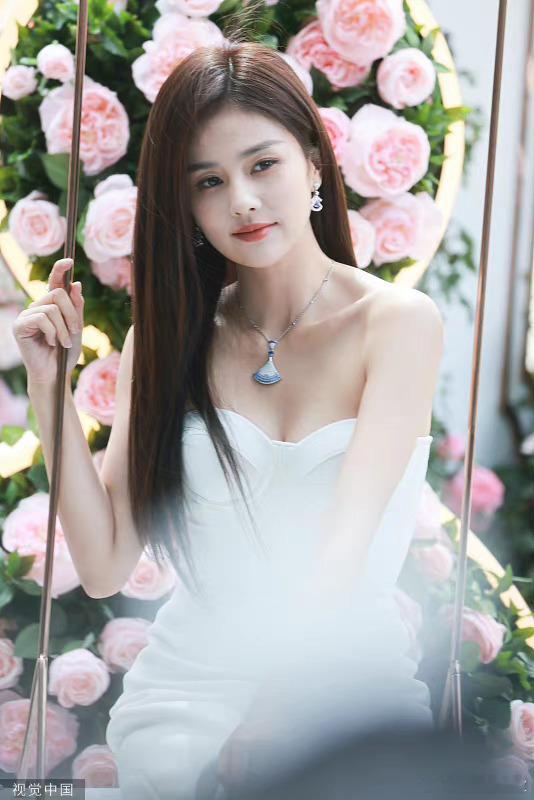 怎么才能成为白鹿的大粉？最后一步要和于正亲嘴吗？白鹿的大粉出来走两步[疑问] ​