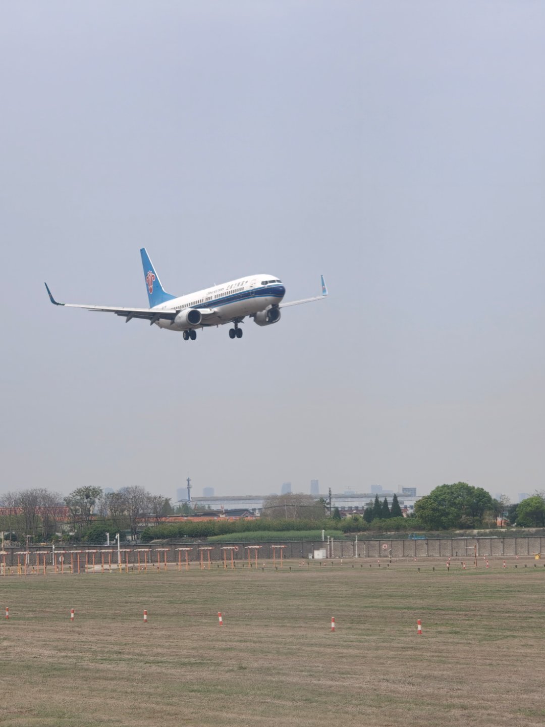 出发北京看一台很大的新车又是特种兵的一天，早上去北京 晚上去合肥… 