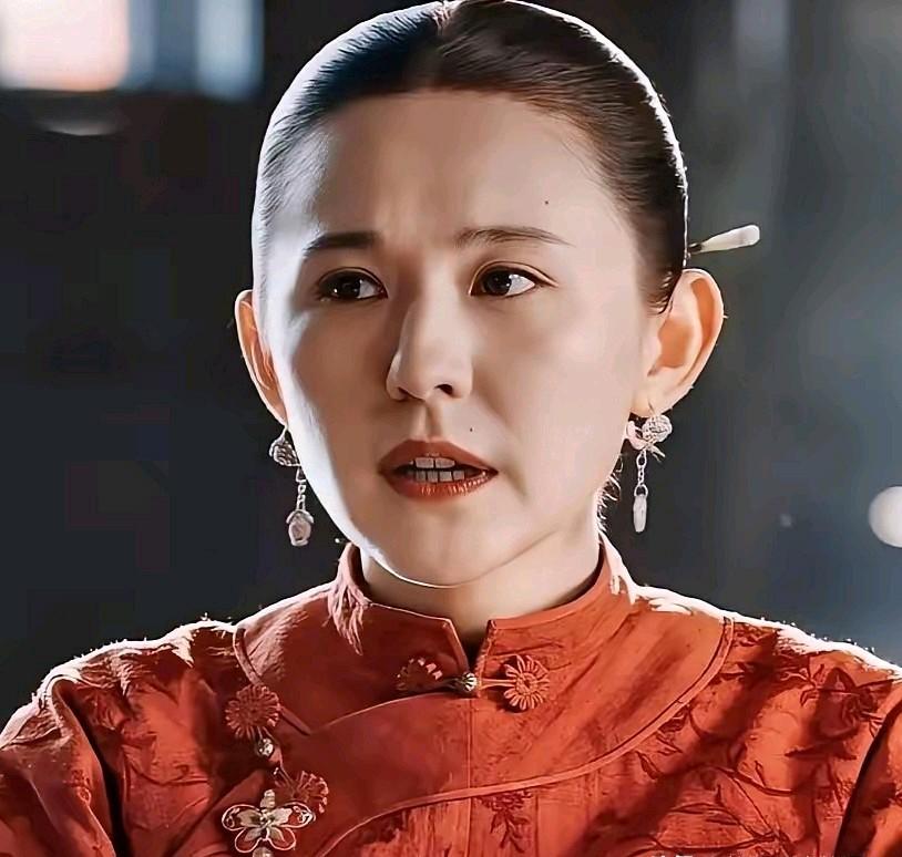 这就是央妈的水准？
39岁的热依扎
硬演17岁少女，万万没想到，观众居然0秒入戏
