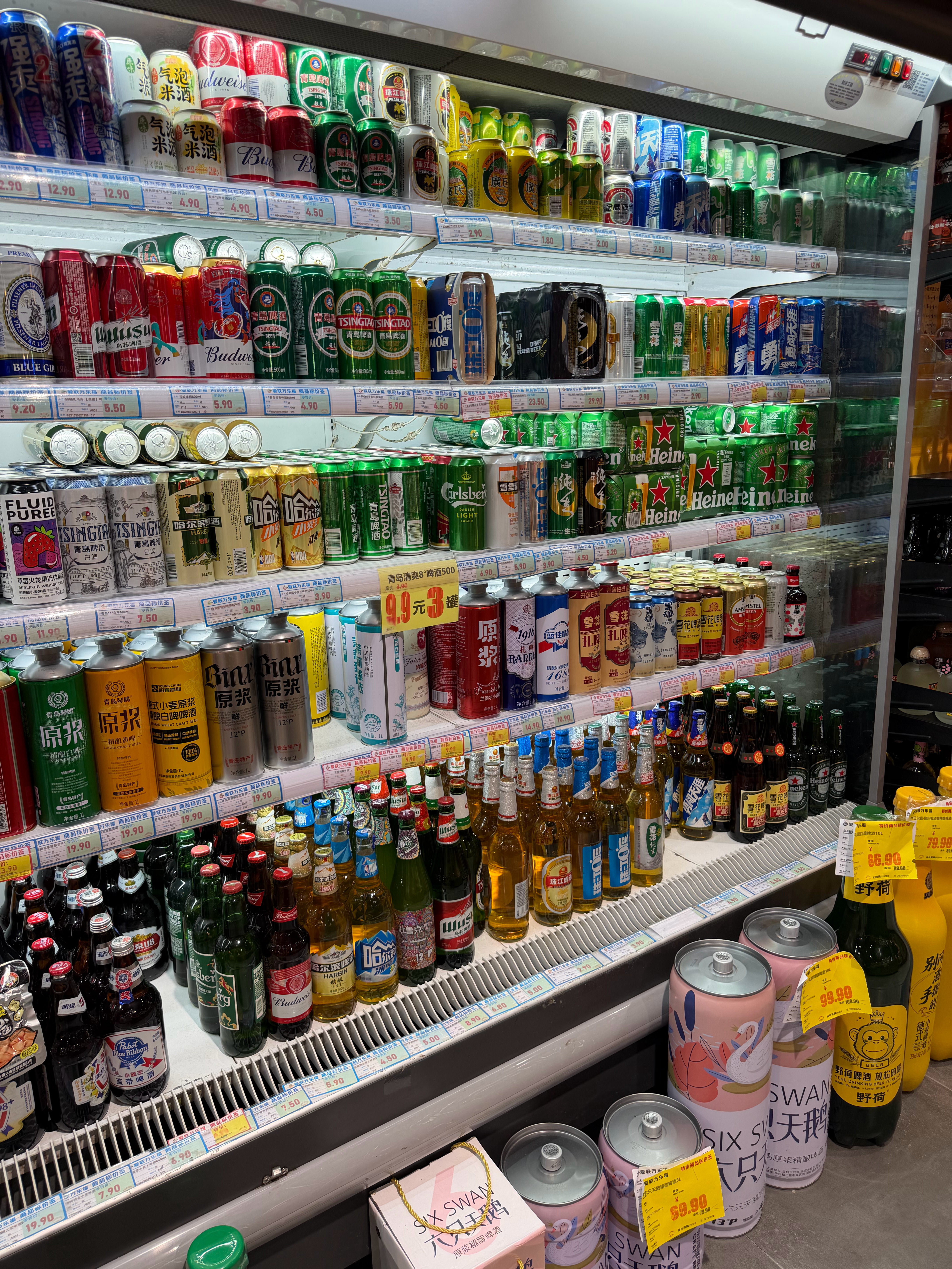 我发现，这货架上就没有河南品牌的啤酒