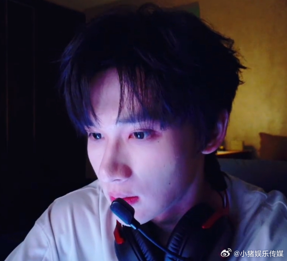 余宇涵520直播 余宇涵的520直播是一次心灵的交流，他那温暖的话语让每个观众都