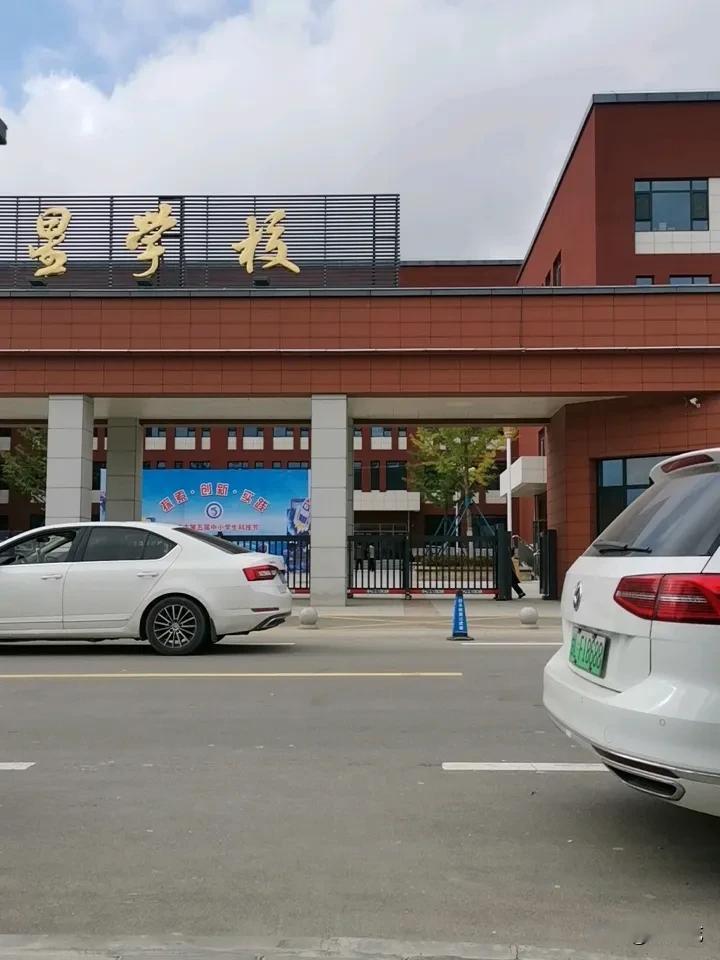 平凉市第五届科技节在庄浪县举办，平凉市各个学校参赛选手集聚庄浪县参赛，举办现场正