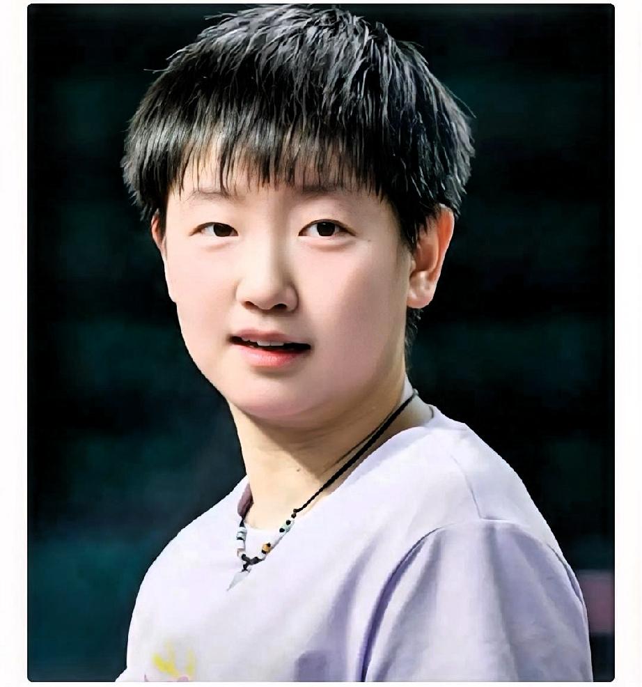 明眼人都知道


孙颖莎连续三年排名世界第一，的确很厉害。

但是她面前有座高山