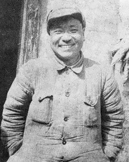 1939年，上海极司菲尔路76号，汪伪特工总部的审讯室里，一个叫袁殊的男人被五花