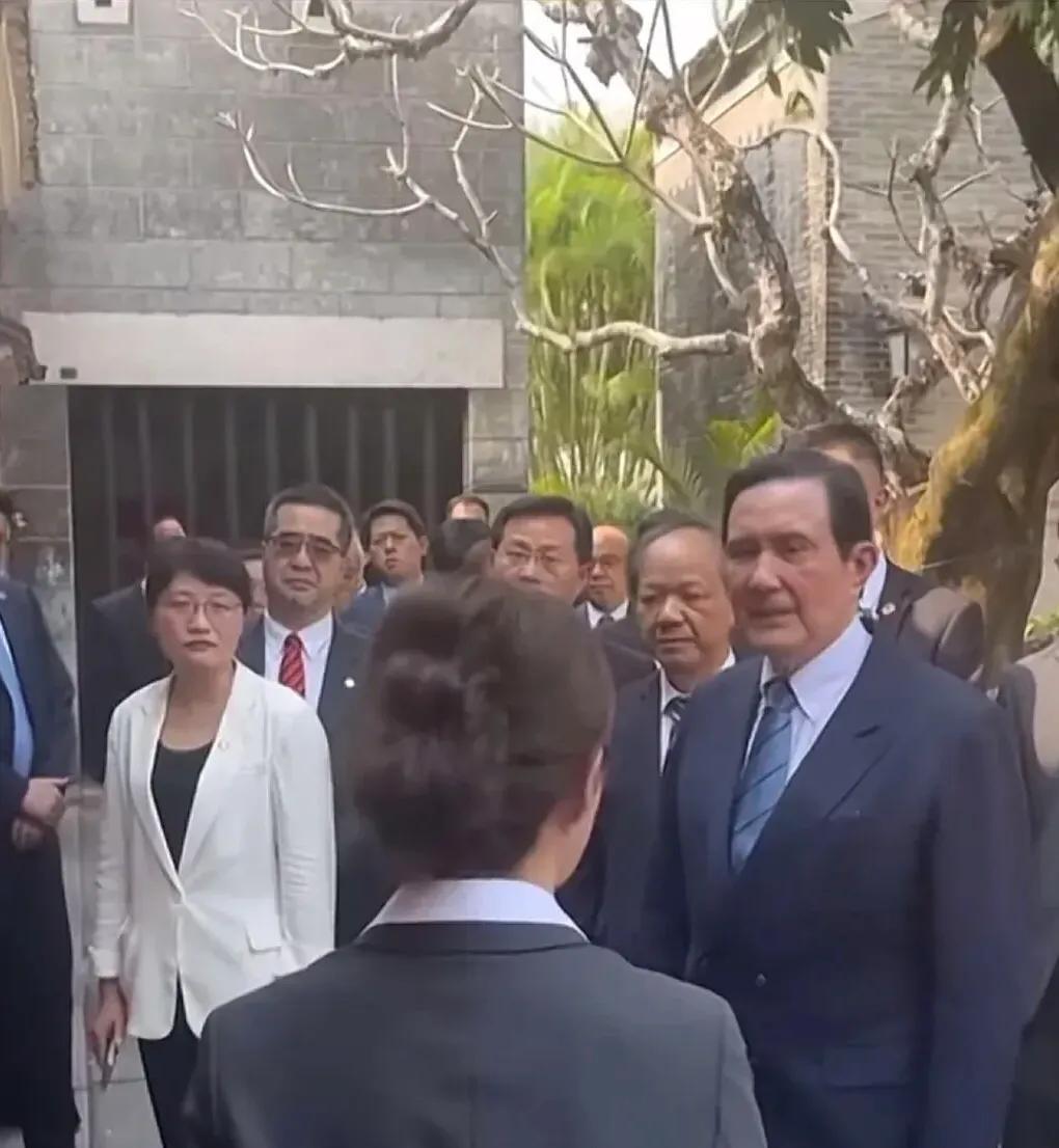 马英九参观孙中山广州故居，讲解员一番话让马快听不下去了，太low讲的，讲解员关于