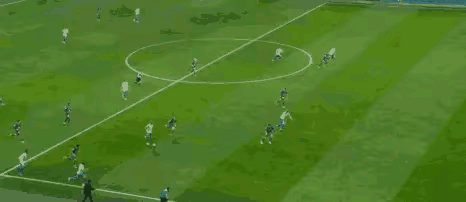 这具有穿透力的传球，让巴萨根本没有办法防守，只能红牌。教练员战术的针对性太漂亮了