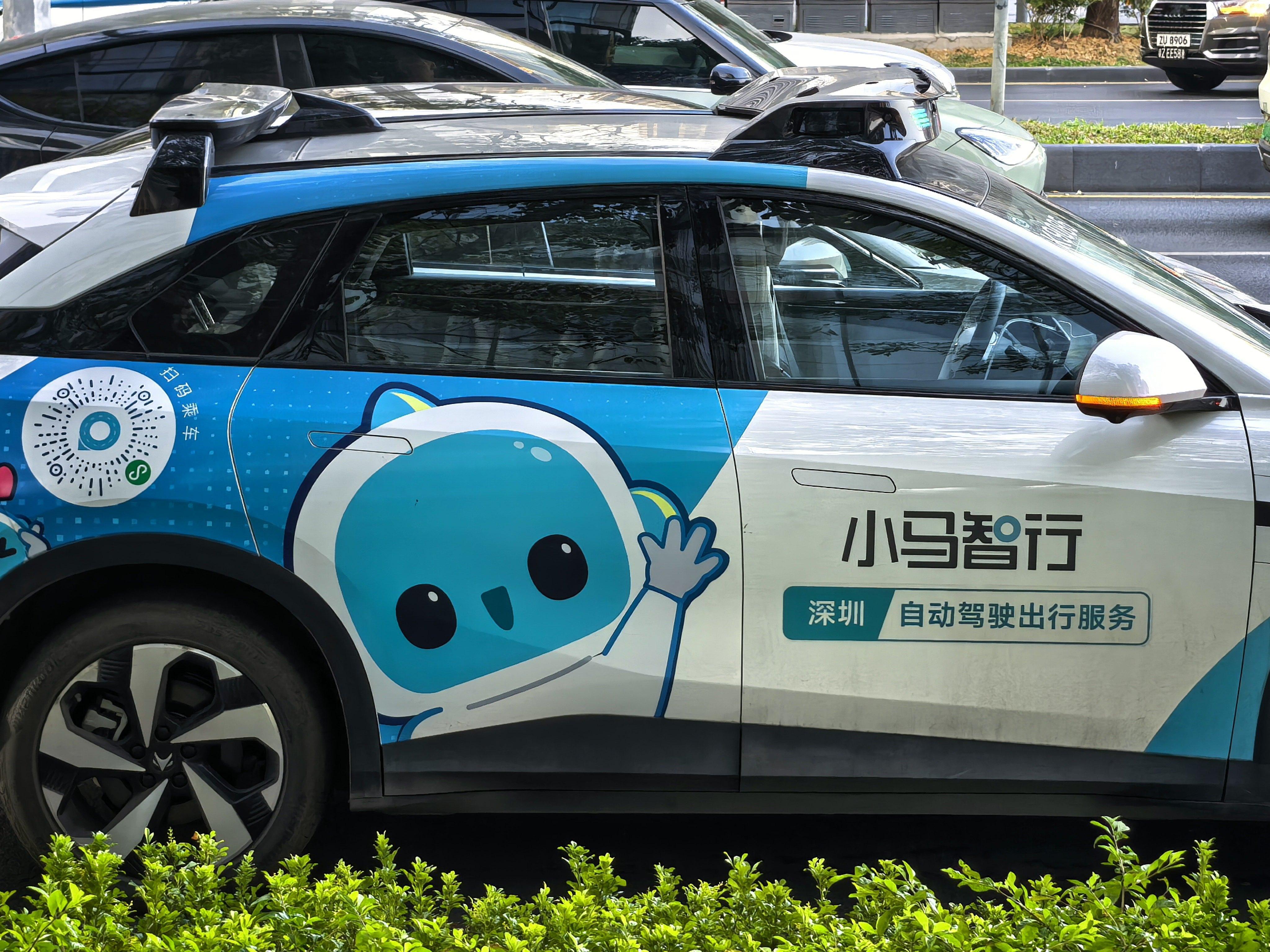 第一次见到小马智行的无人车，驾驶座真的没人，水灵灵地就开走了。车子是极狐阿尔法T