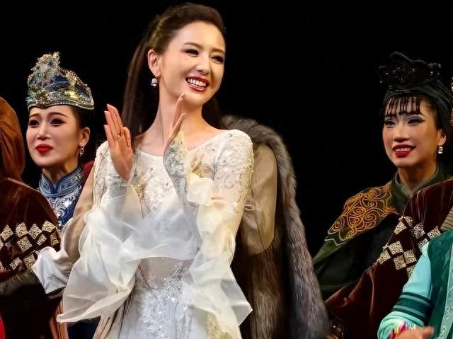 佟丽娅终于不再掩饰，离婚5年自曝婚姻真相，最好的底气是自己
