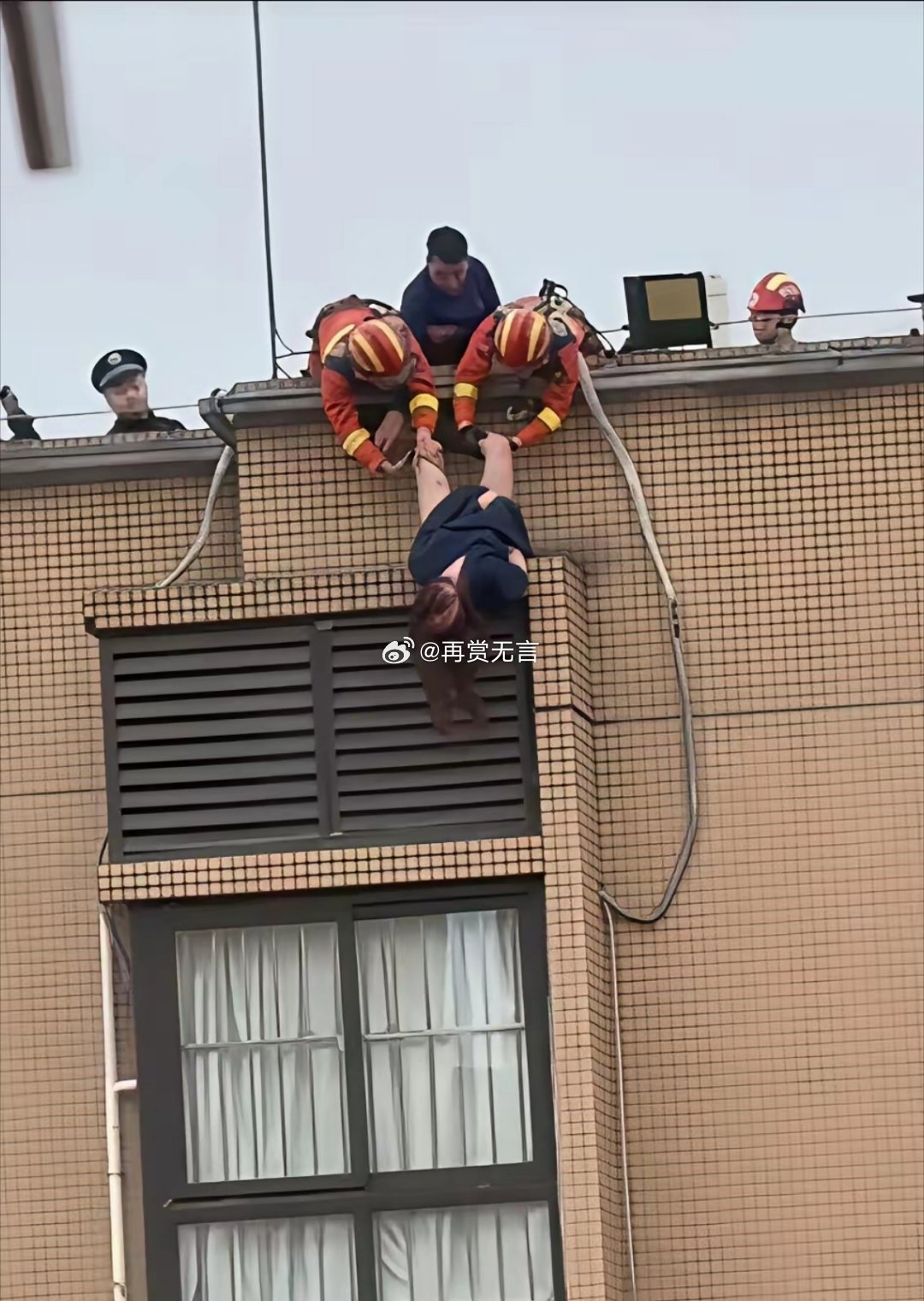 有这么好的身材怎么还想不开？ 