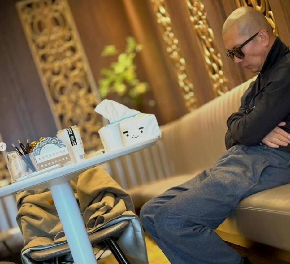 具俊晔的队友姜元爆料，大S一周年忌日当天，具俊晔一个人在休息室里一边哭，一边用笔