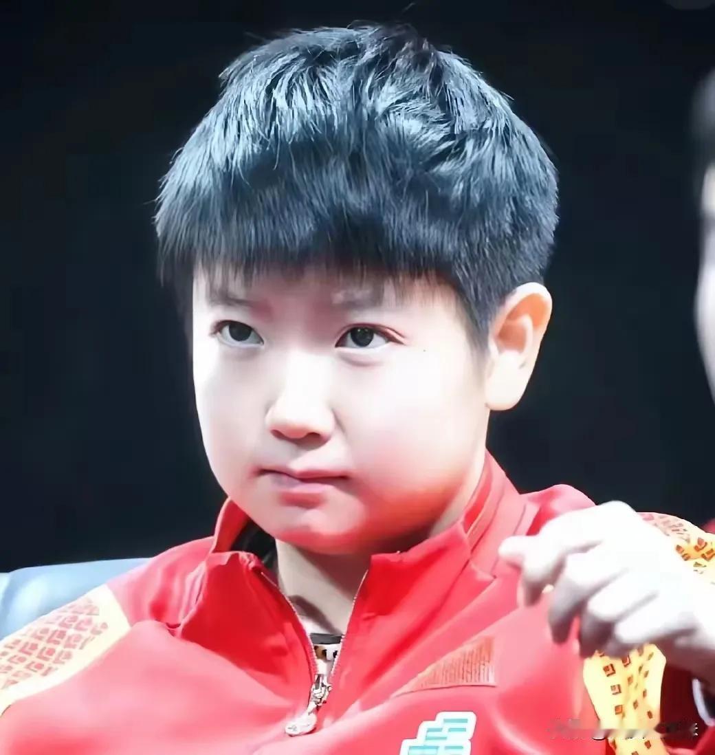 莎莎发福了？看到近来的一张照片，莎莎的脸蛋鼓鼓的，明显比过去胖了一些。一个多月未