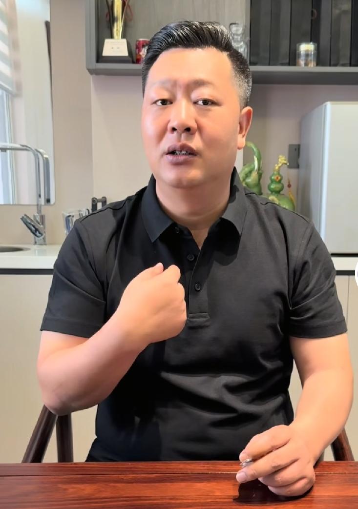 张大炮与他的首席大弟子上海品膳房阿牛哥的网络骂战，终于是一边倒的趋势，张大炮赢了