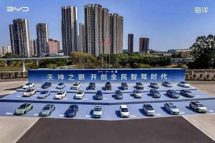 3月比亚迪凭借第二代刀片电池、闪充技术，宣布电动化上半场完美收官。紧接着，品牌大