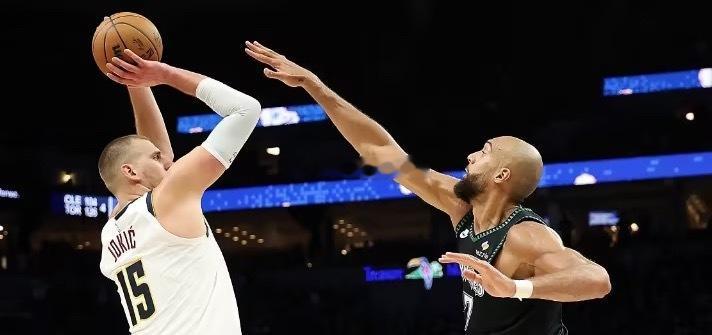 将约基奇防出季后赛生涯最低命中率！戈贝尔：我只想夺冠 再赢14场就够了北京时间4