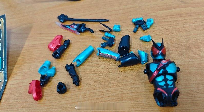 花了十五分钟拼完 周末终于可以好好休息了[允悲]这周都上了三天中班了[二哈]  